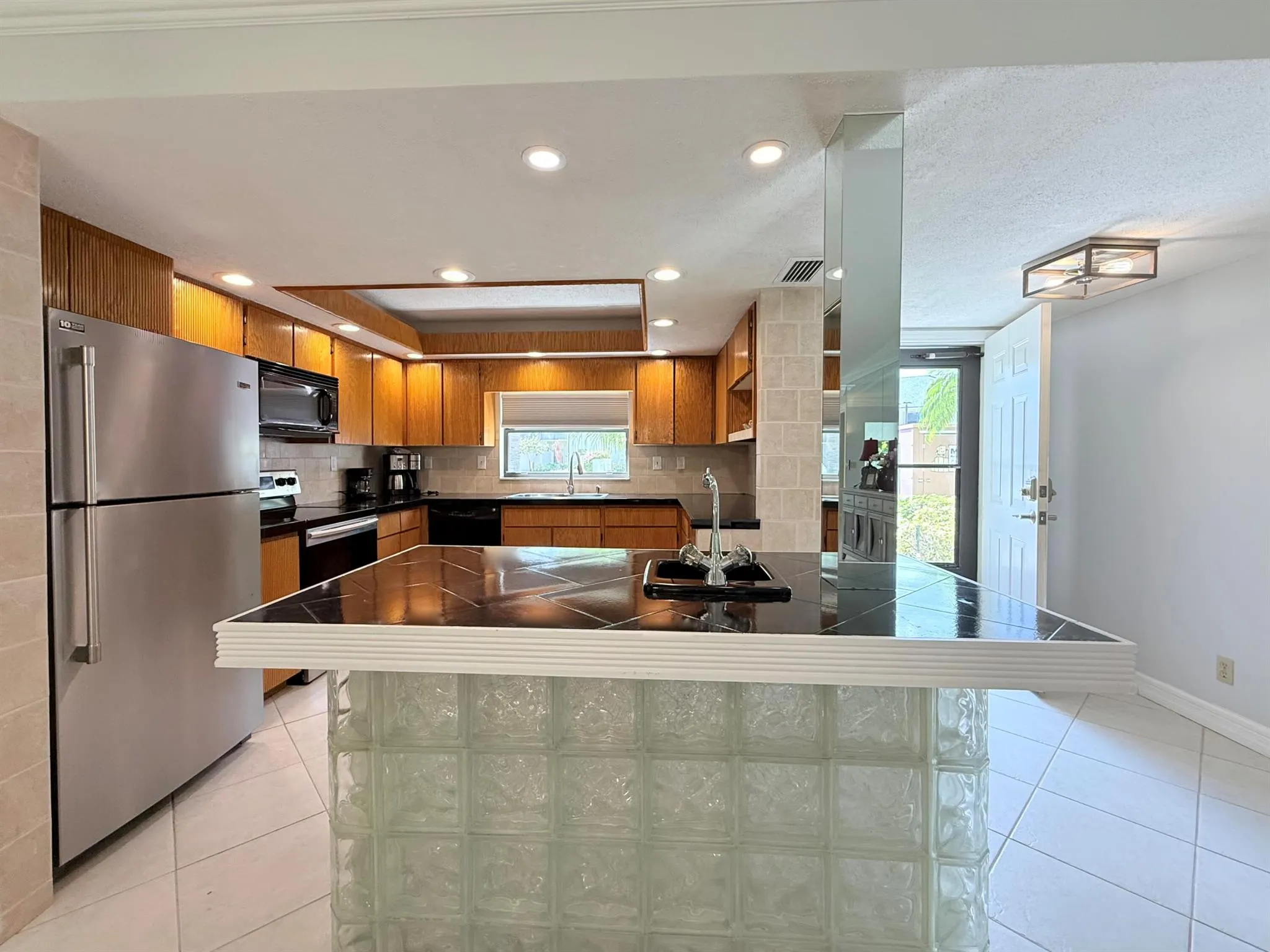 401 Clubhouse Circle, #401a