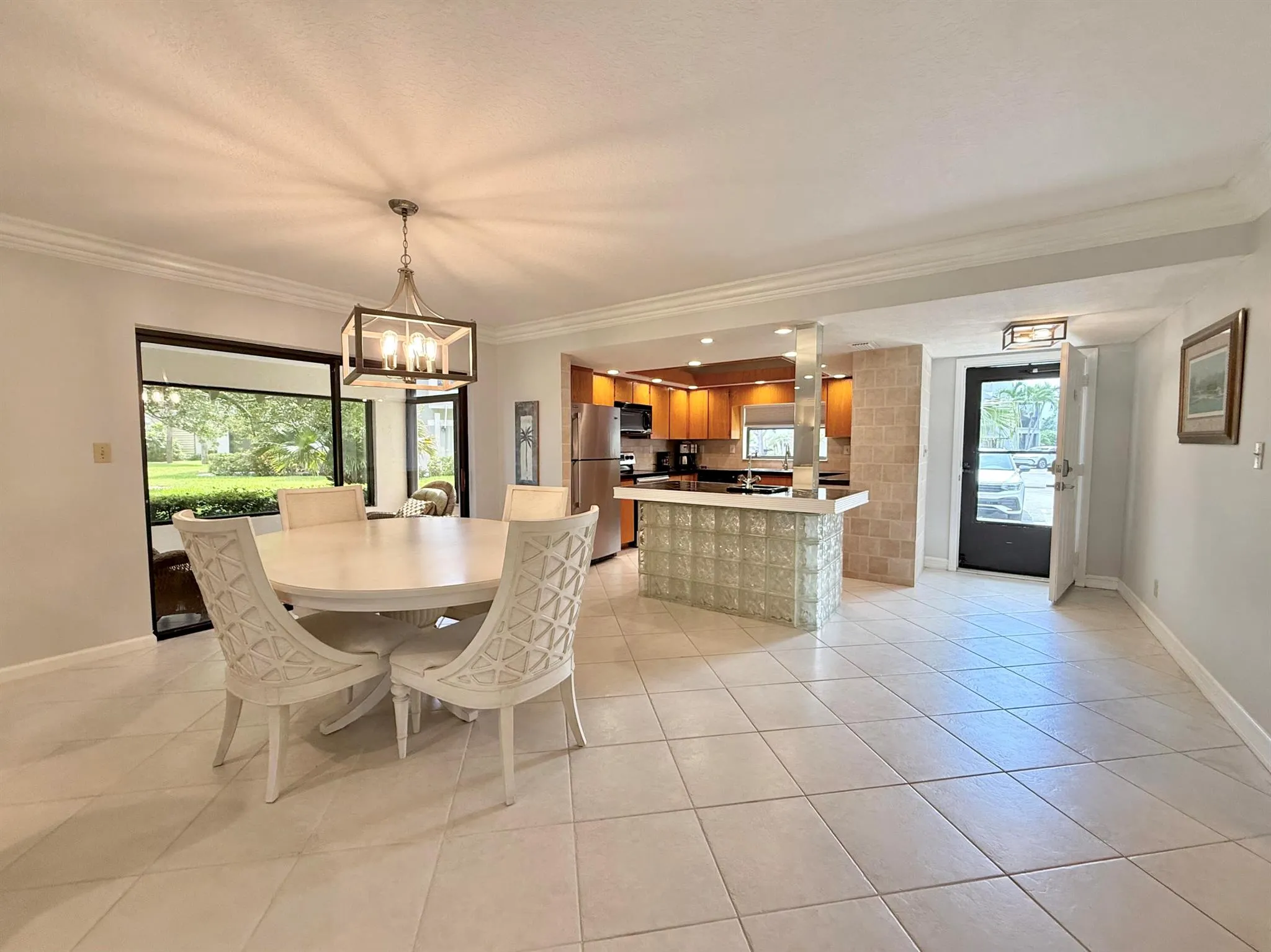 401 Clubhouse Circle, #401a