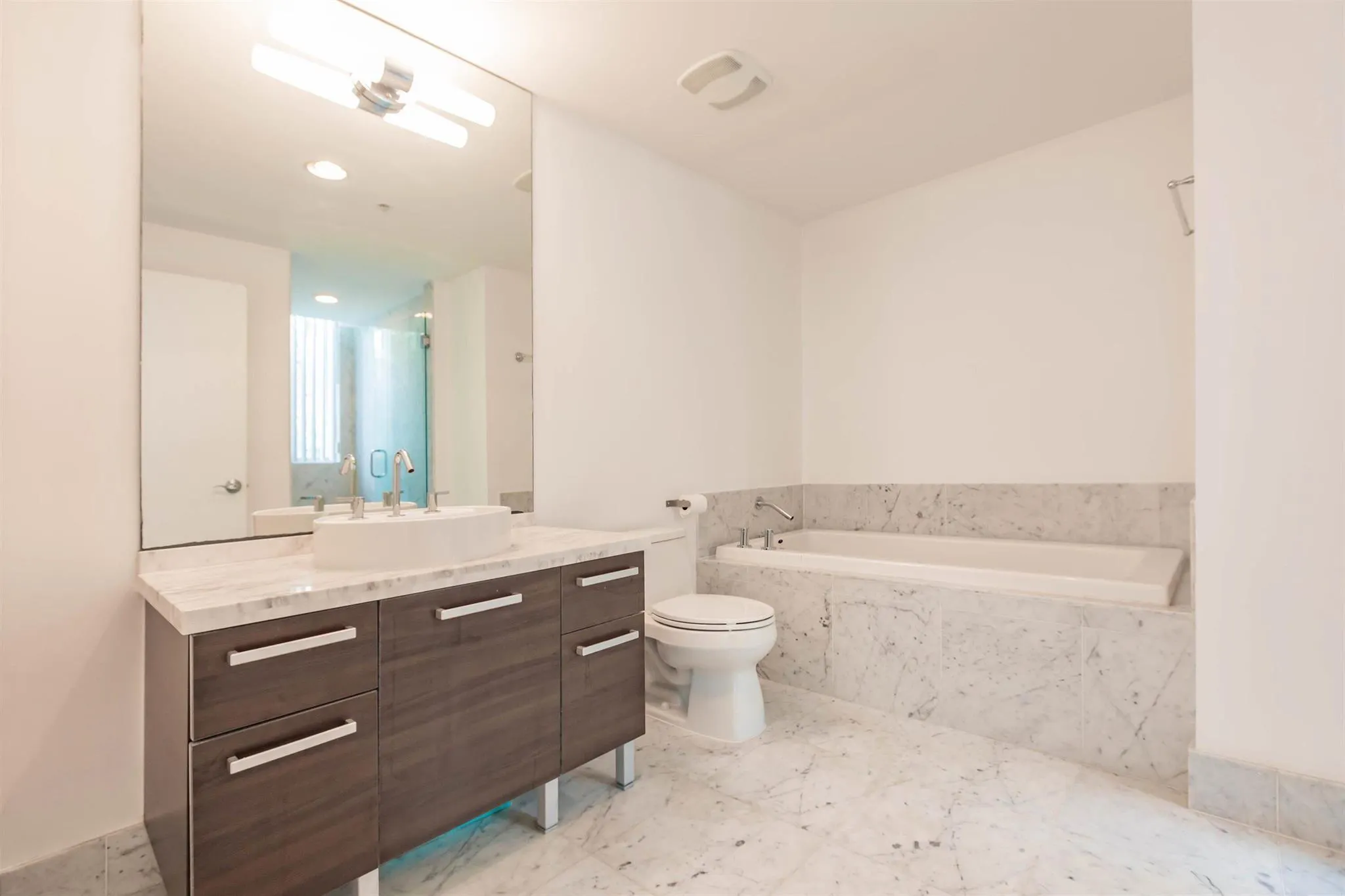 244 Biscayne Boulevard, #1008
