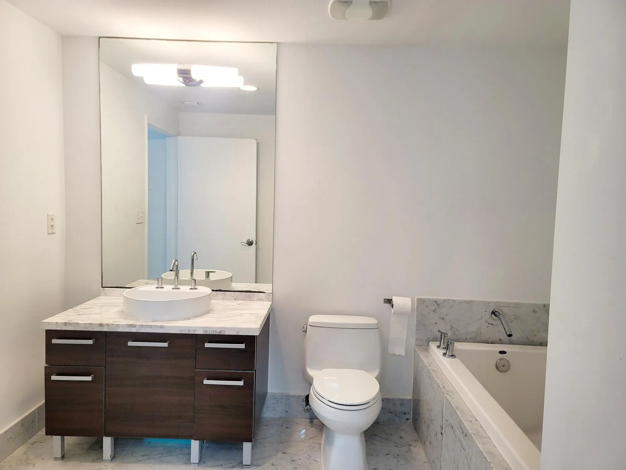 244 Biscayne Boulevard, #1008