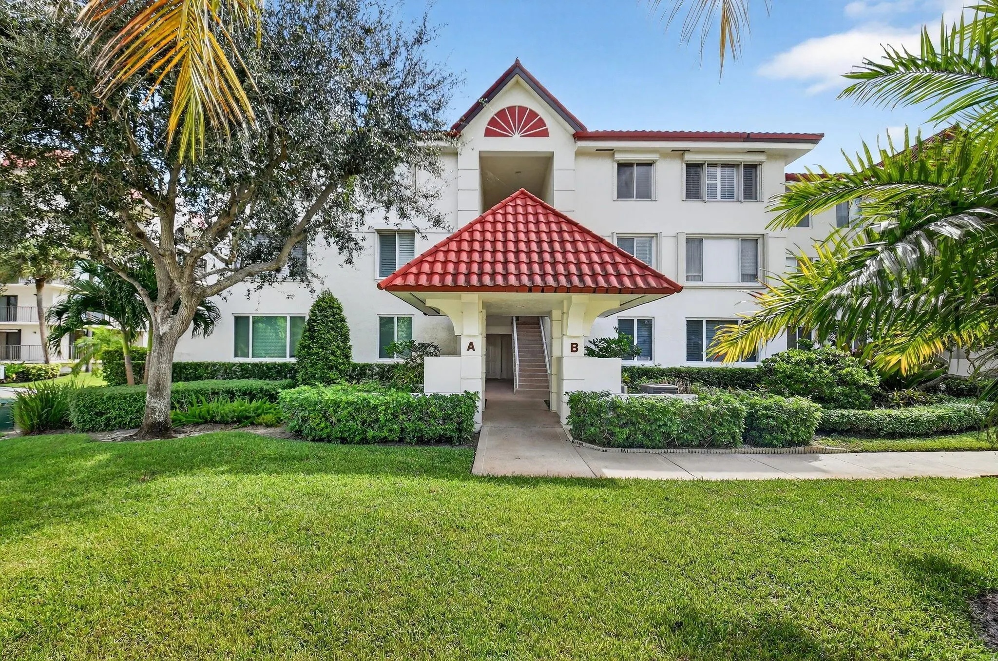 102 Half Moon Circle, #B3