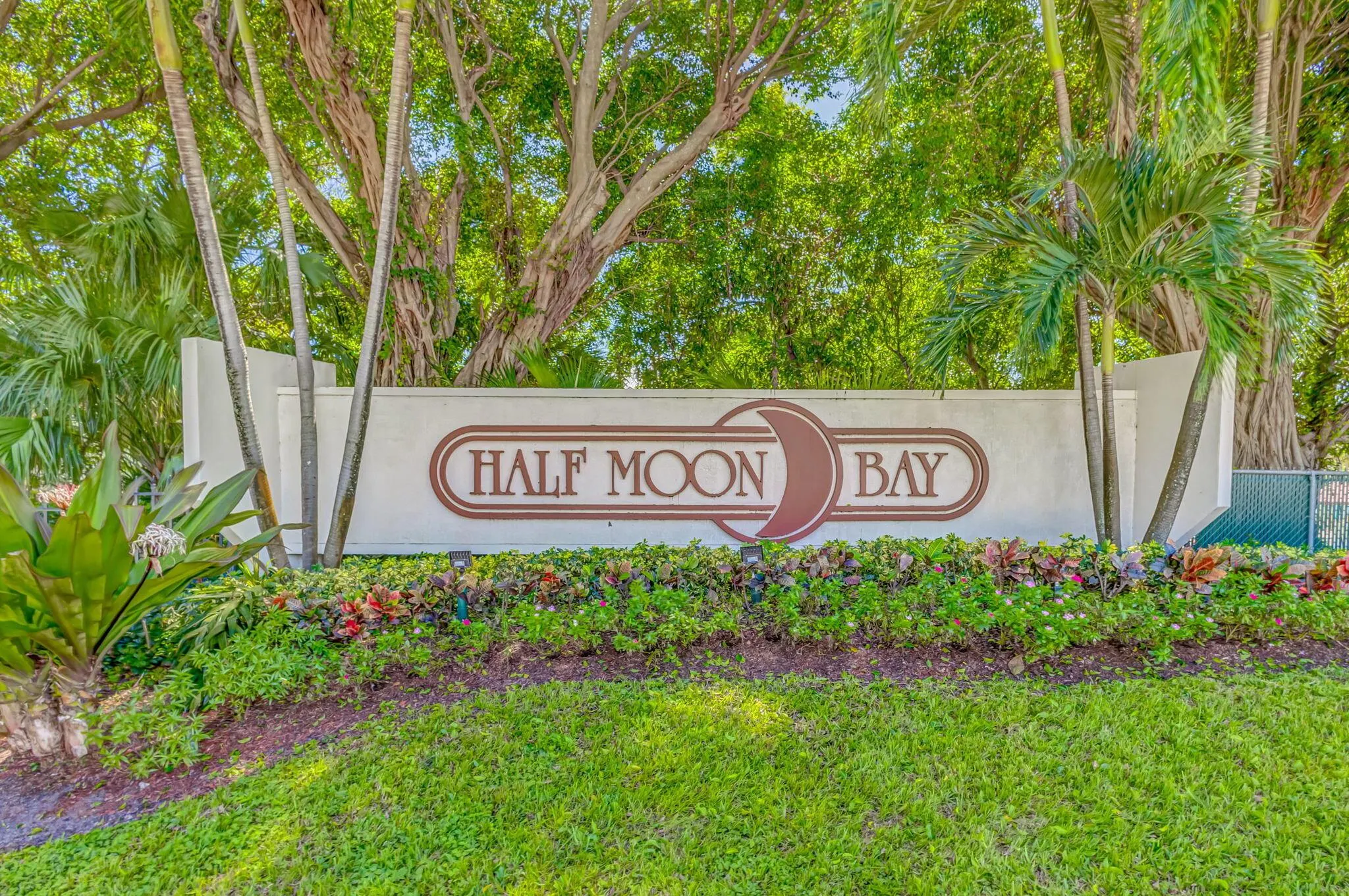 102 Half Moon Circle, #B3