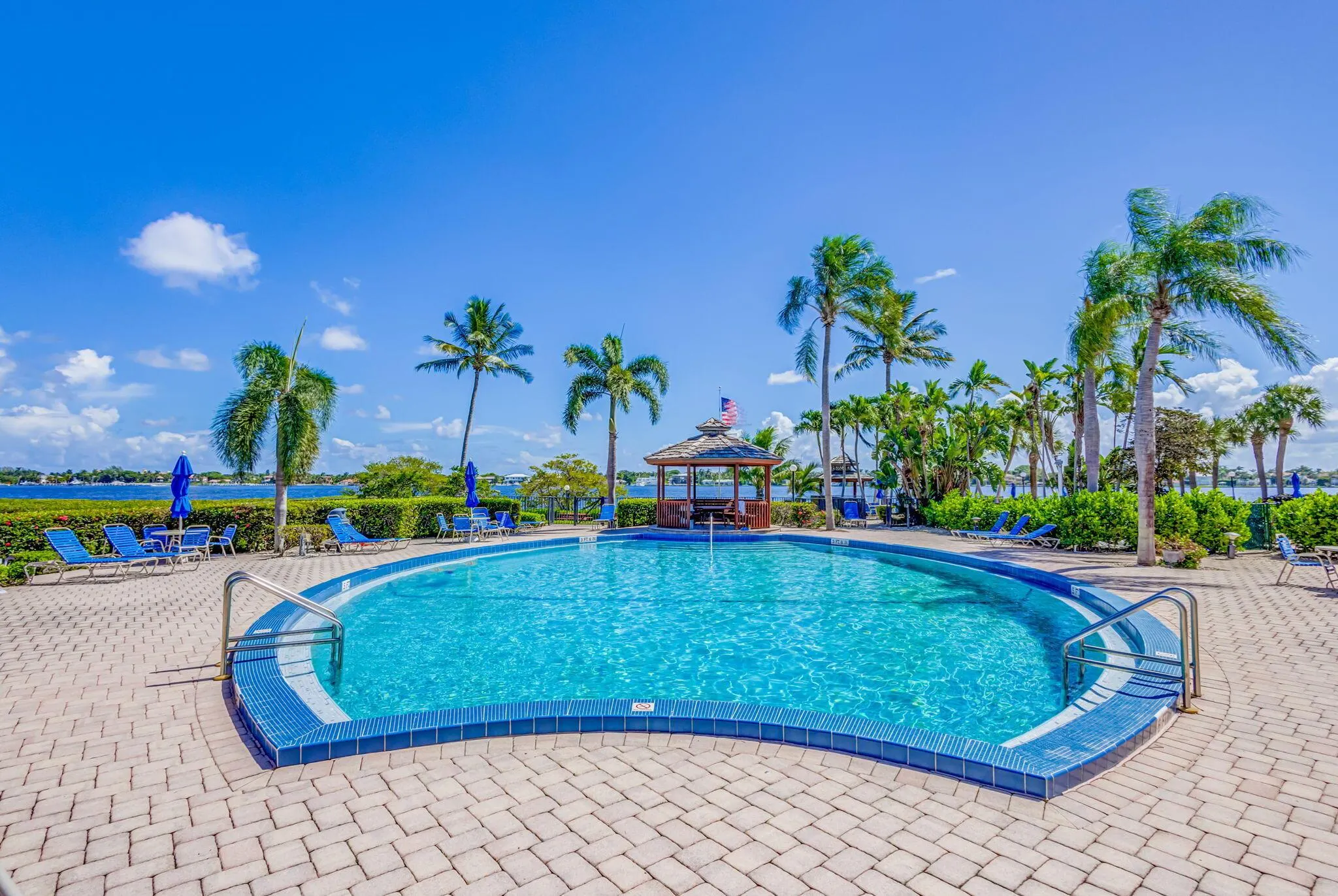 102 Half Moon Circle, #B3