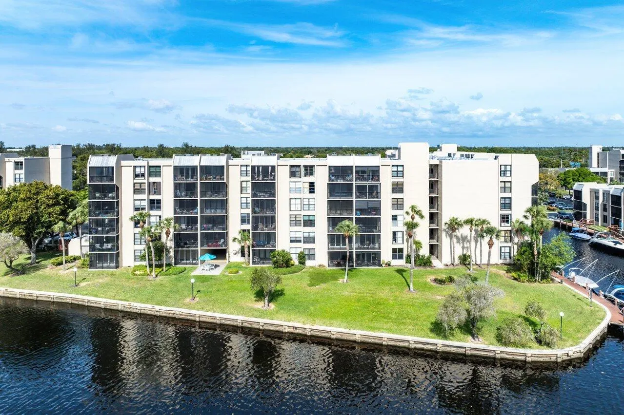 13 Royal Palm Way, #602
