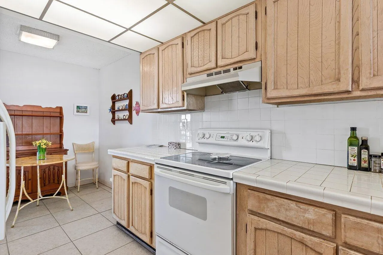 13 Royal Palm Way, #602