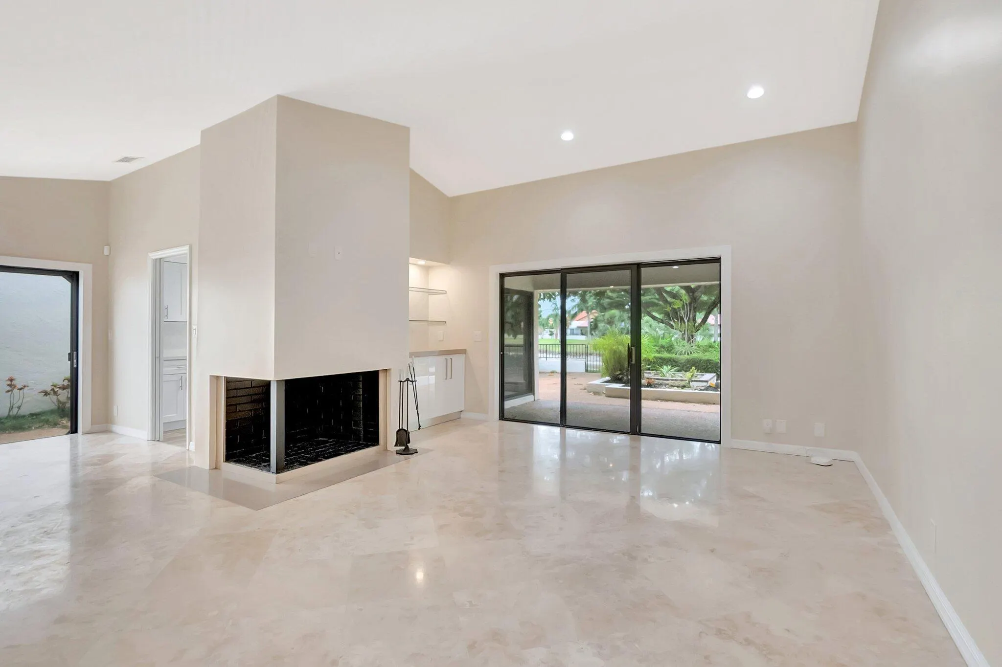 6740 Lago Vista Terrace