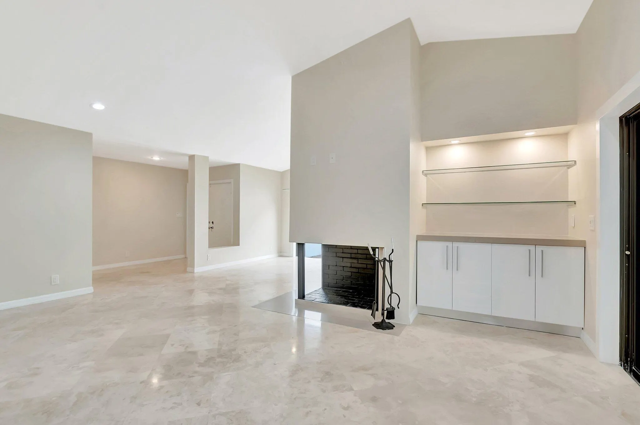 6740 Lago Vista Terrace