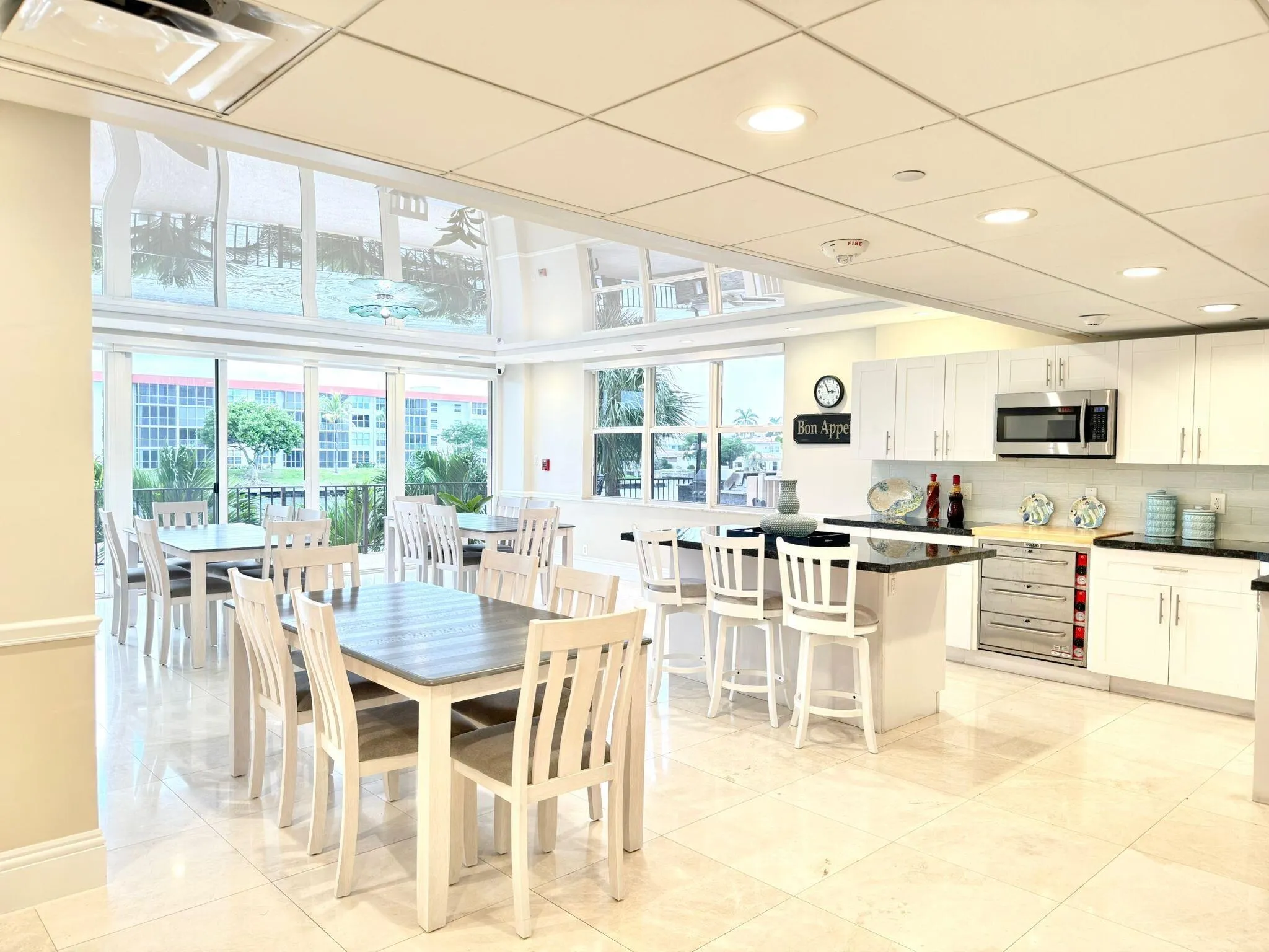 1150 Hillsboro Mile, #707
