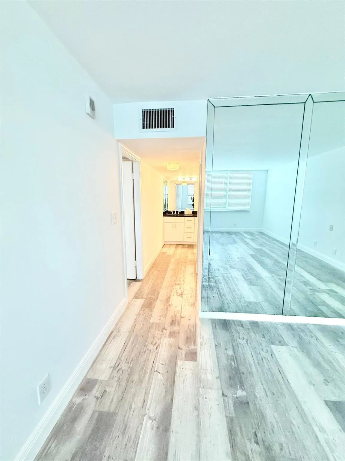 1150 Hillsboro Mile, #707