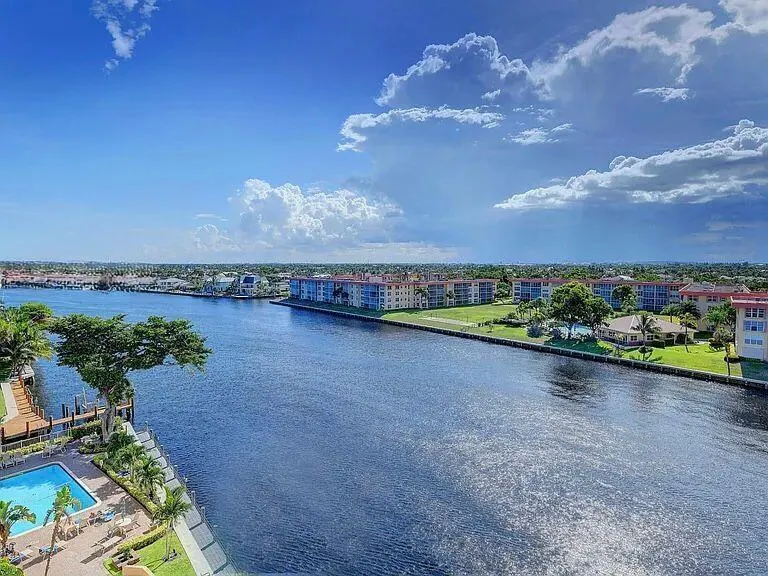 1150 Hillsboro Mile, #707