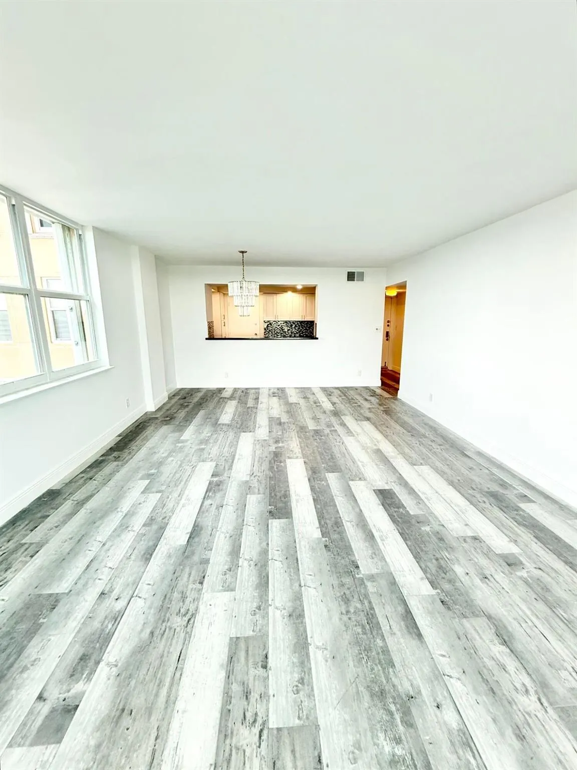 1150 Hillsboro Mile, #707