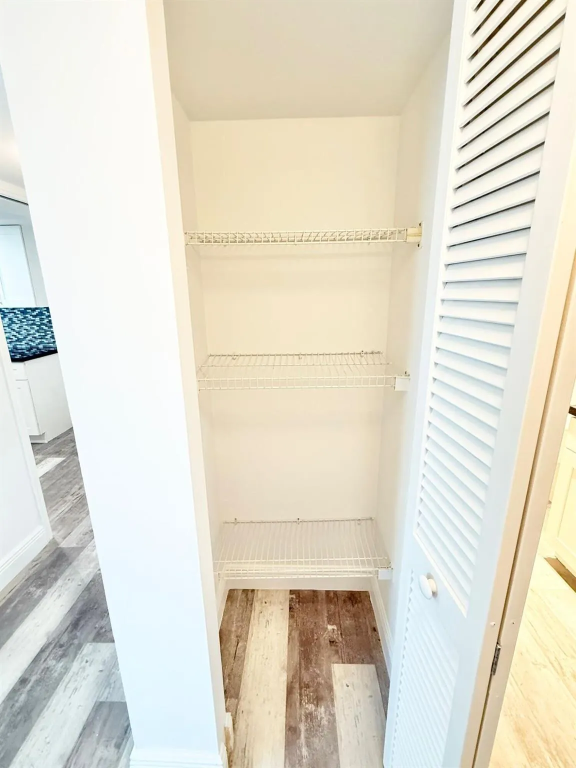 1150 Hillsboro Mile, #707