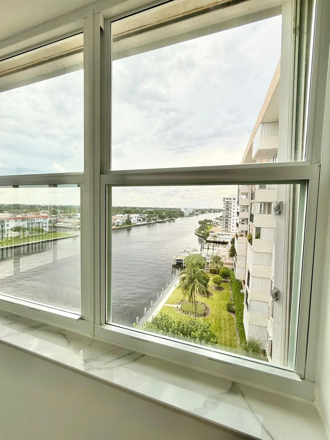 1150 Hillsboro Mile, #707