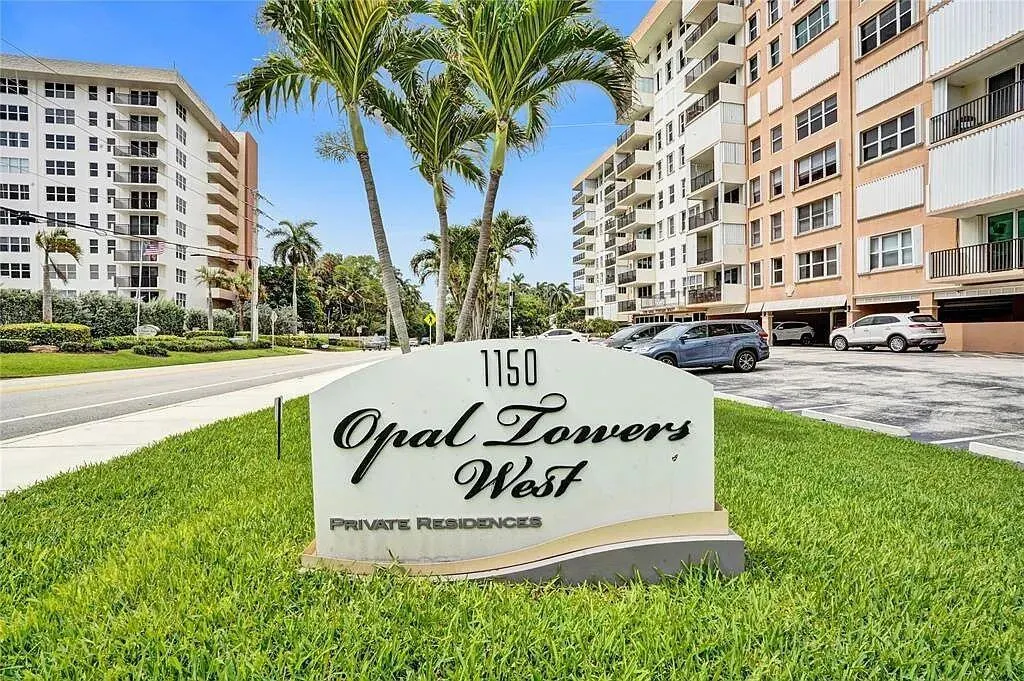 1150 Hillsboro Mile, #707