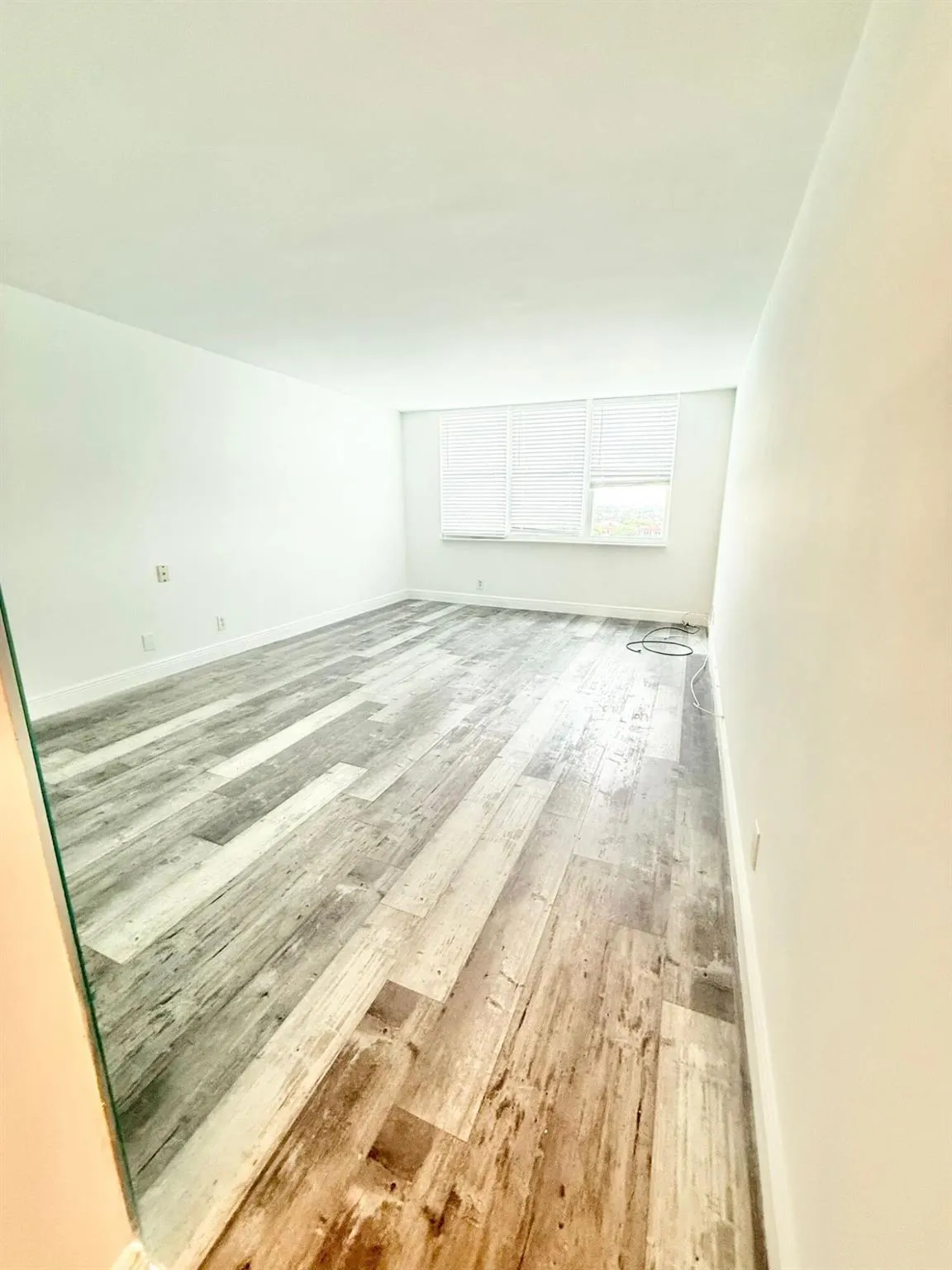 1150 Hillsboro Mile, #707