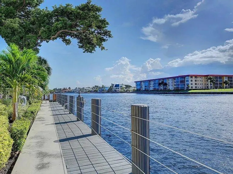 1150 Hillsboro Mile, #707