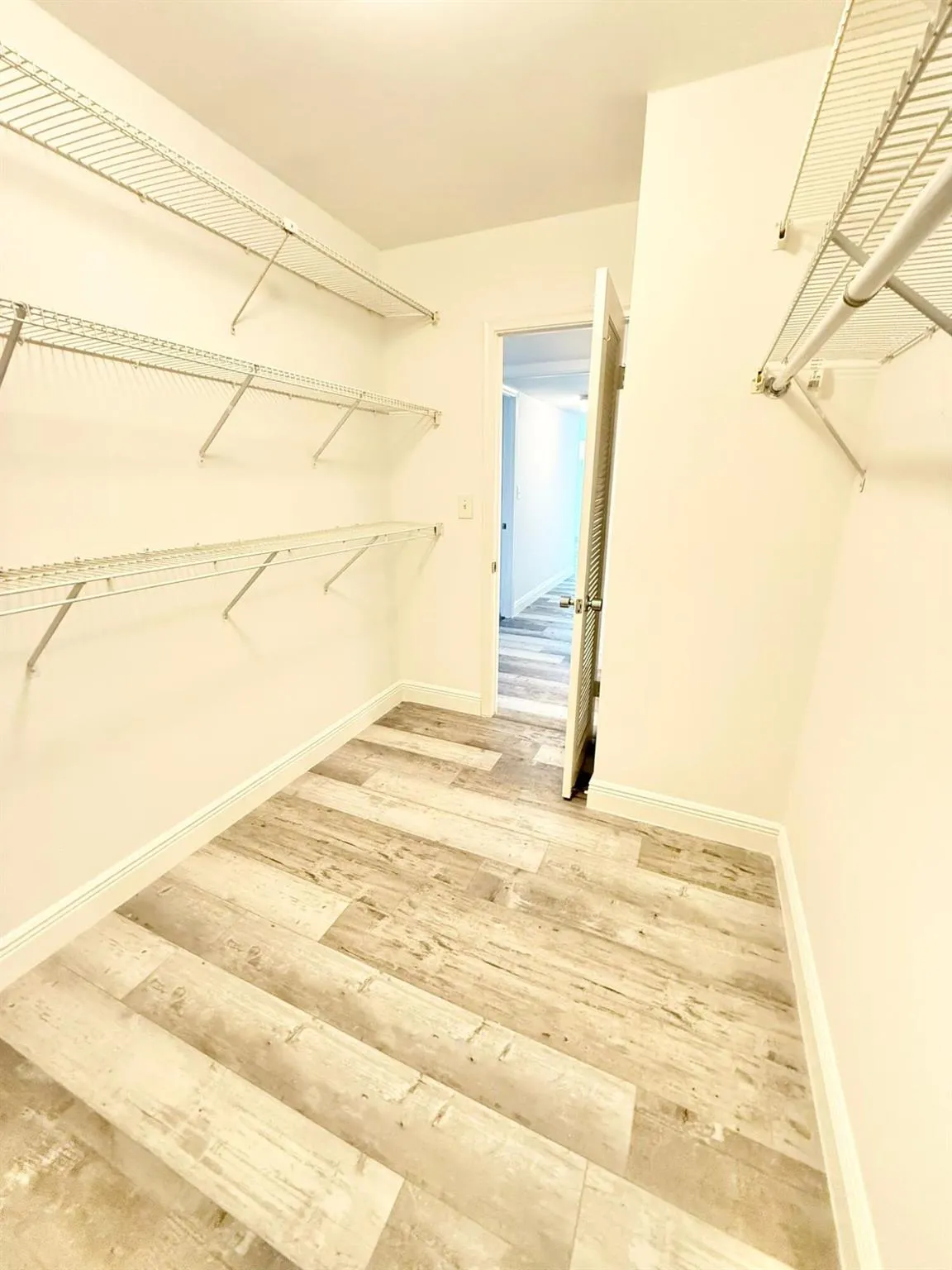 1150 Hillsboro Mile, #707