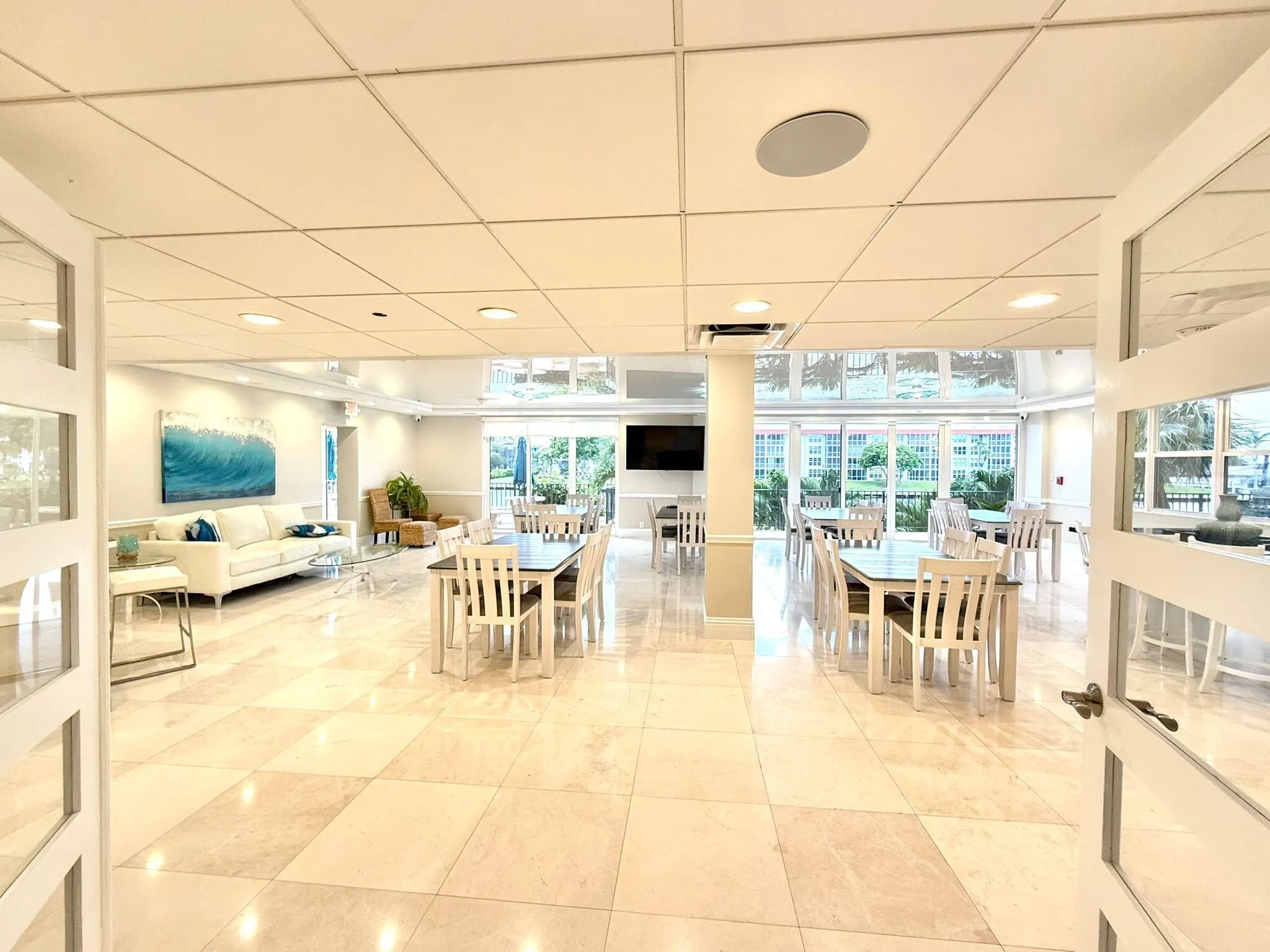 1150 Hillsboro Mile, #707