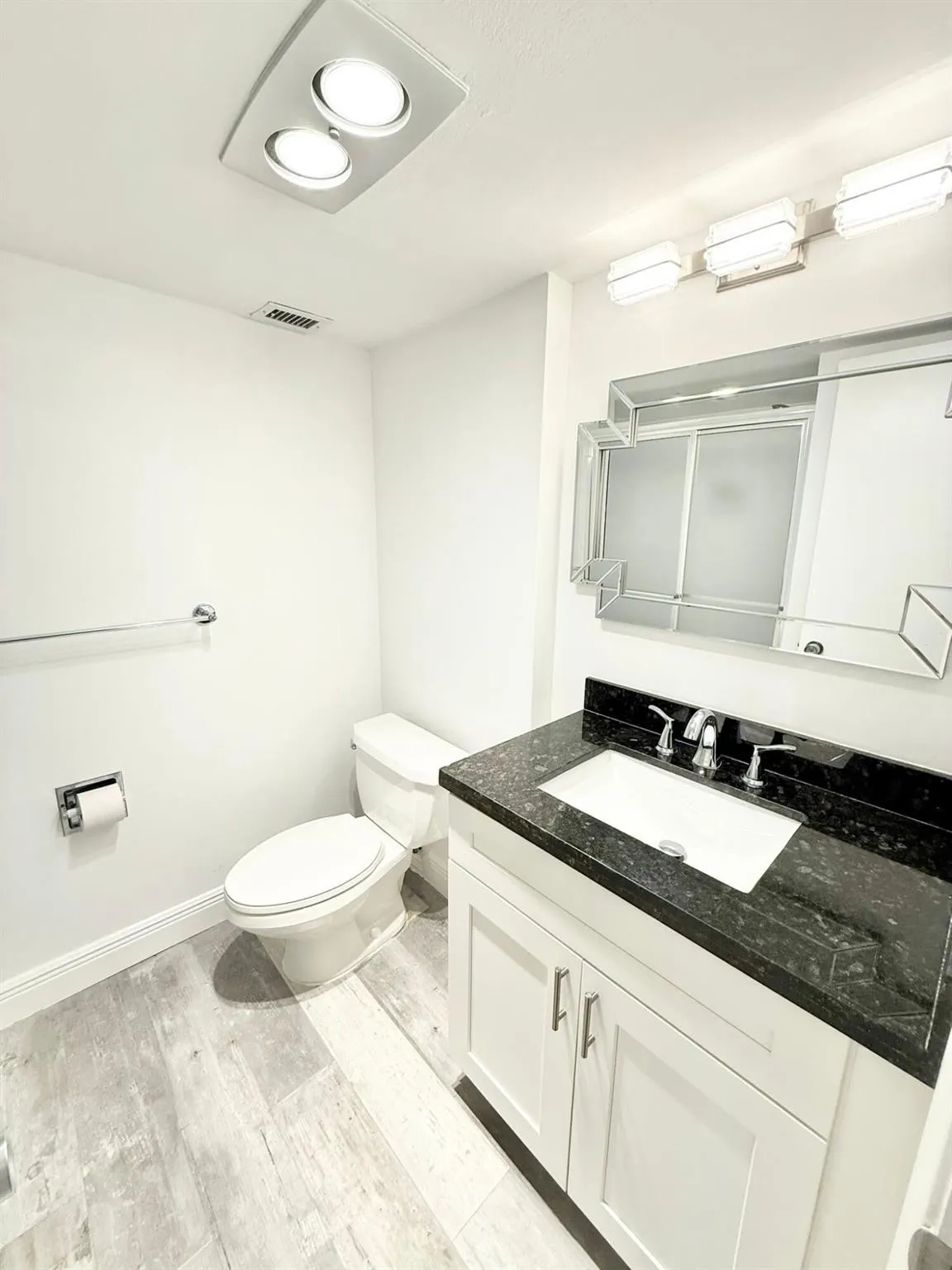 1150 Hillsboro Mile, #707