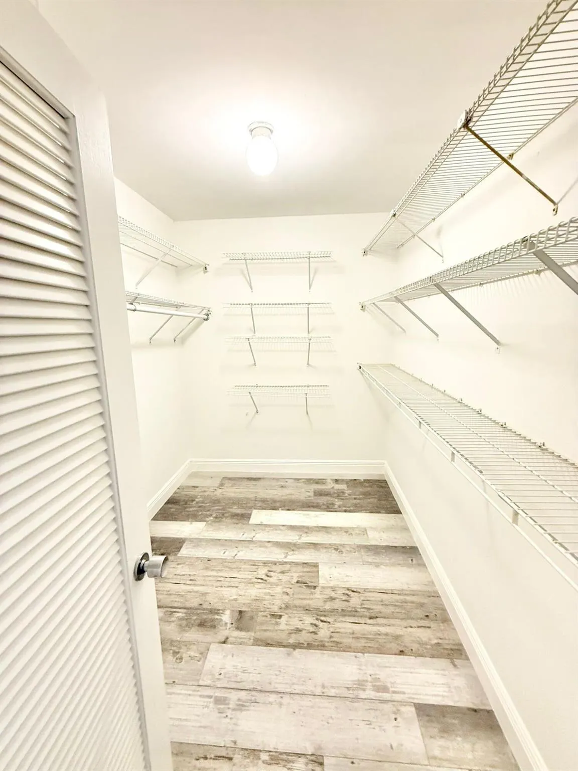 1150 Hillsboro Mile, #707
