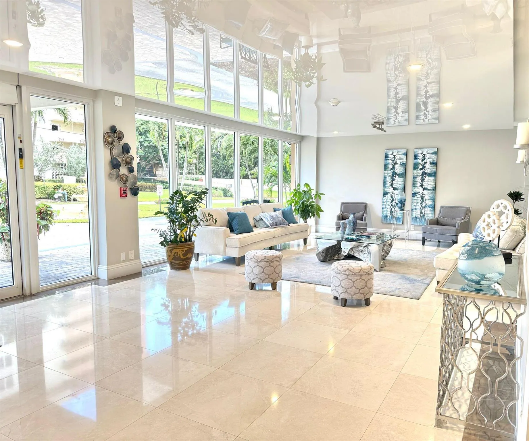 1150 Hillsboro Mile, #707
