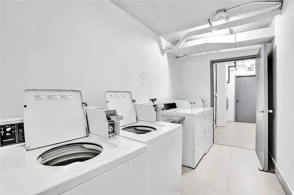 1150 Hillsboro Mile, #707