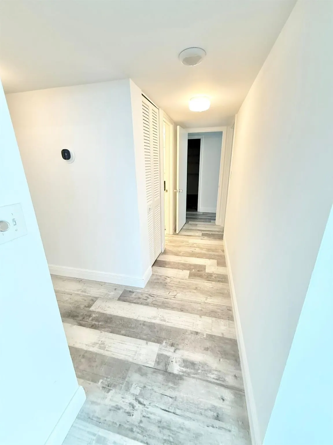 1150 Hillsboro Mile, #707