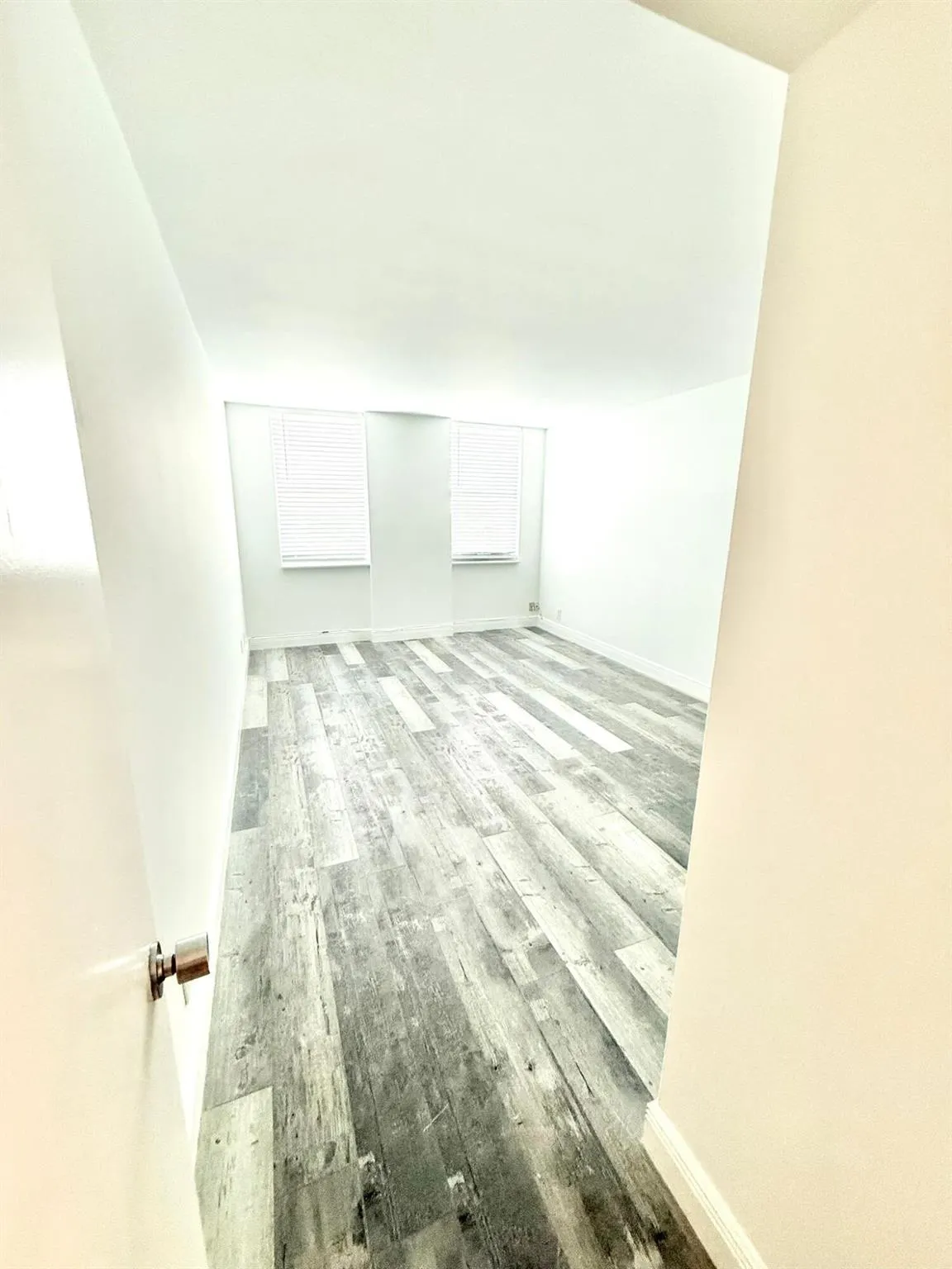 1150 Hillsboro Mile, #707