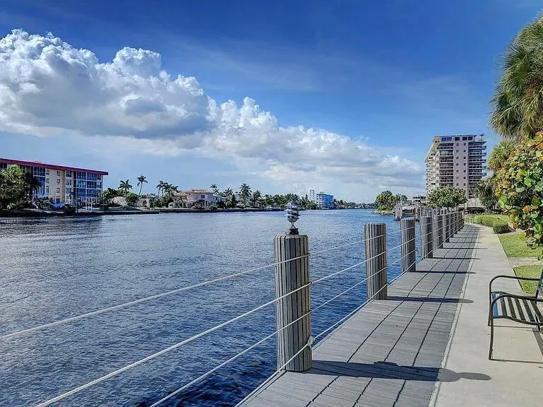 1150 Hillsboro Mile, #707