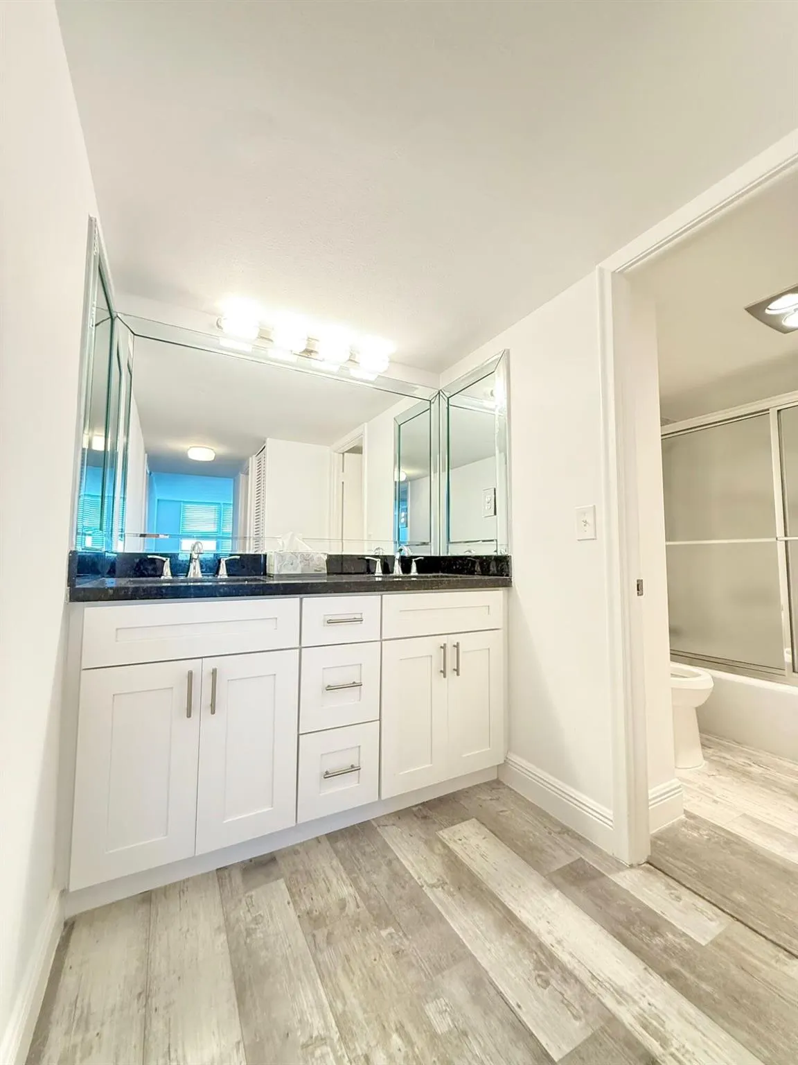 1150 Hillsboro Mile, #707