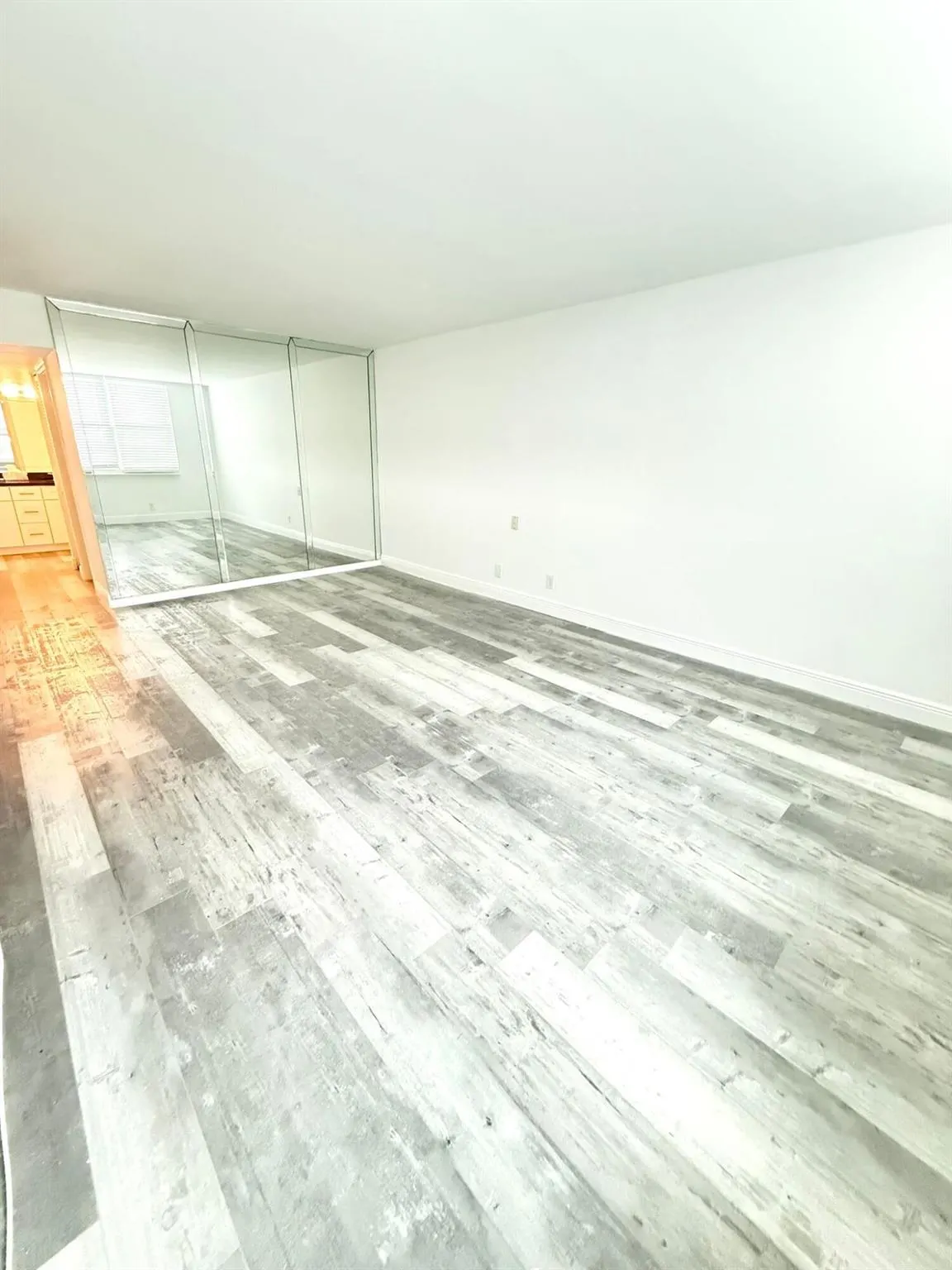1150 Hillsboro Mile, #707