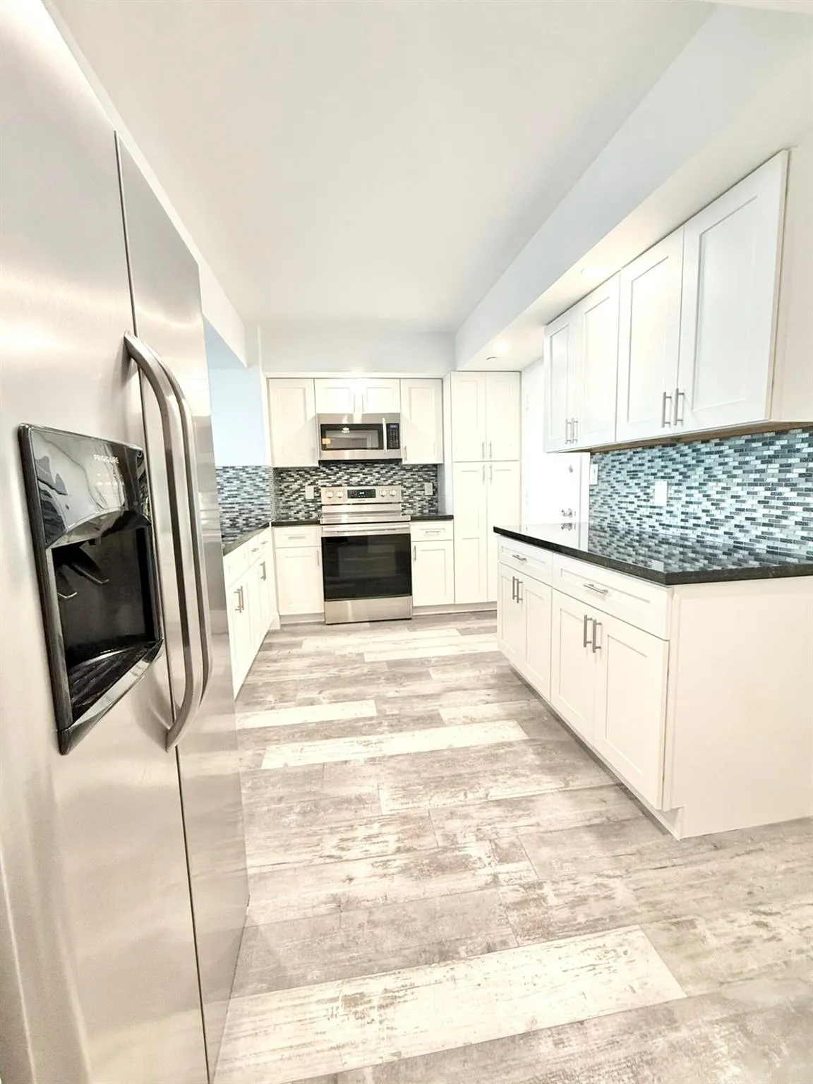 1150 Hillsboro Mile, #707
