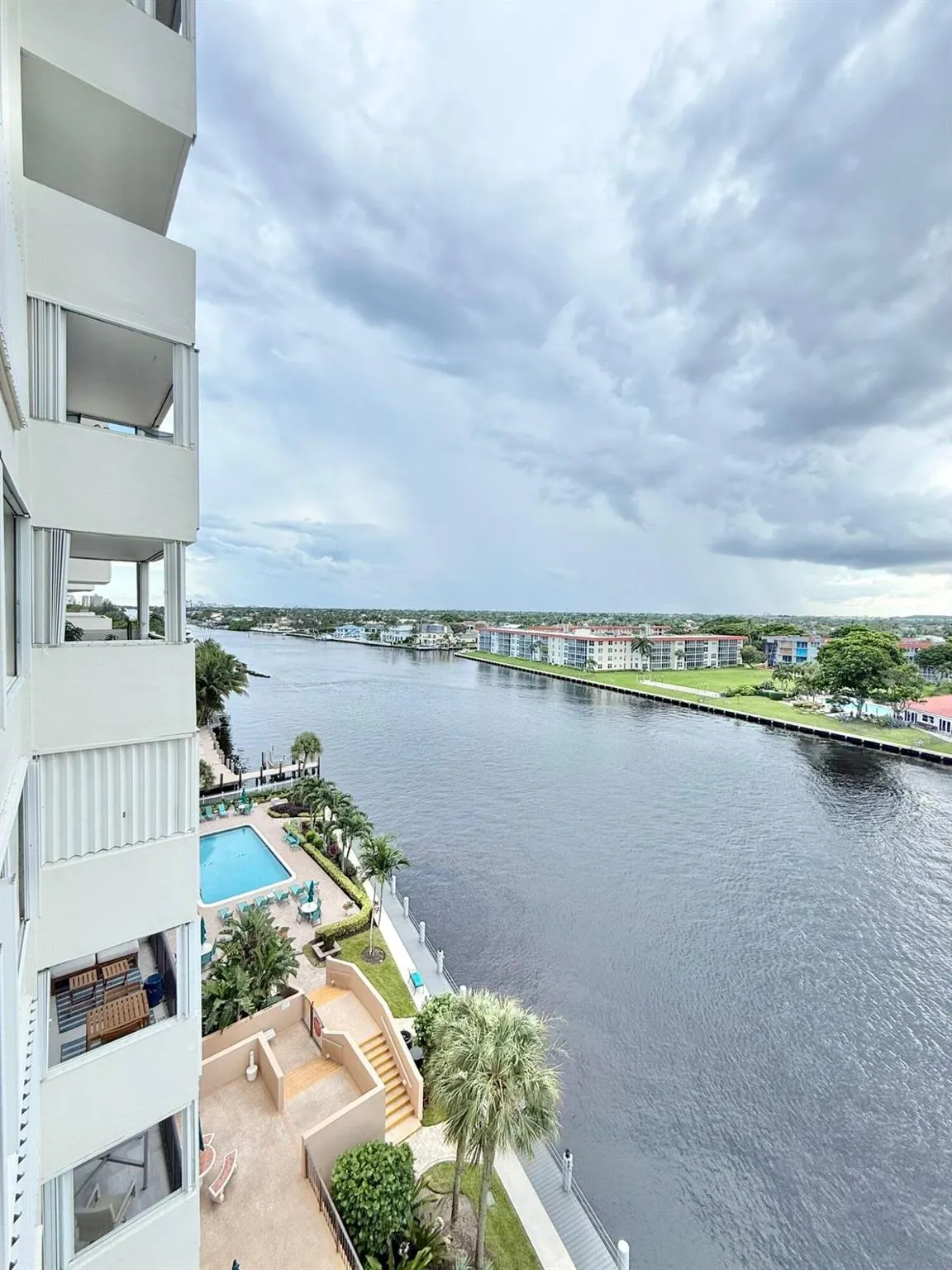 1150 Hillsboro Mile, #707