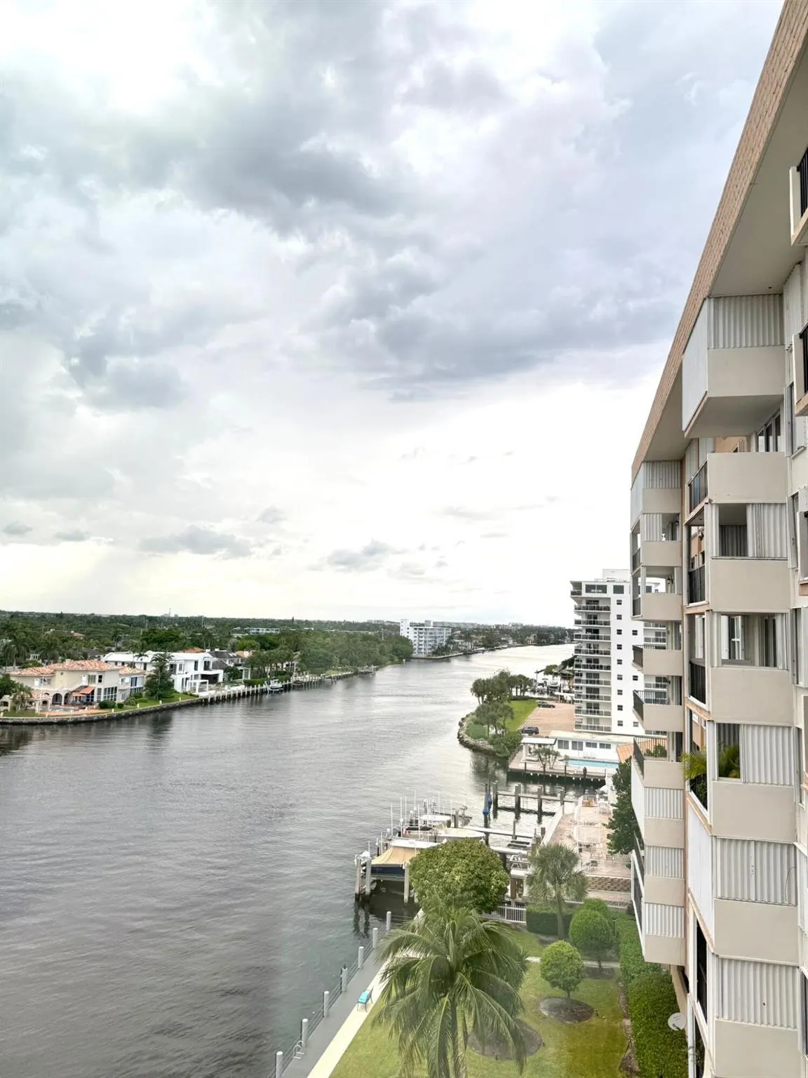 1150 Hillsboro Mile, #707