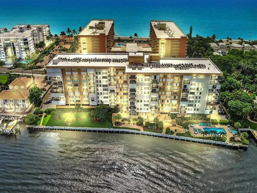 1150 Hillsboro Mile, #707