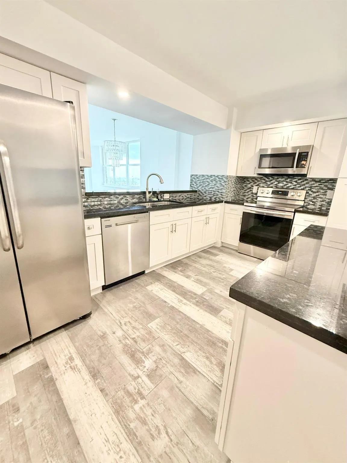 1150 Hillsboro Mile, #707