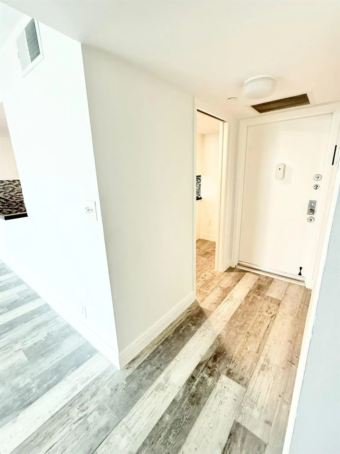 1150 Hillsboro Mile, #707