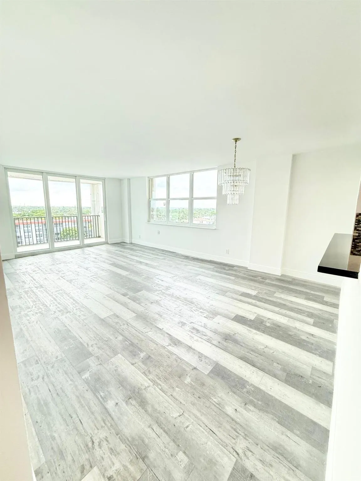 1150 Hillsboro Mile, #707