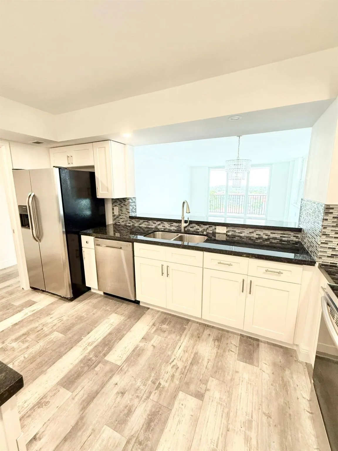 1150 Hillsboro Mile, #707