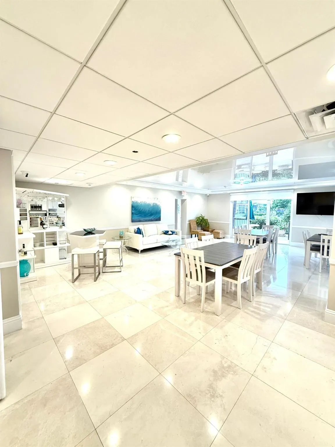 1150 Hillsboro Mile, #707