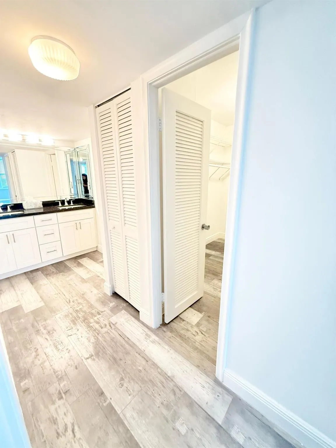 1150 Hillsboro Mile, #707