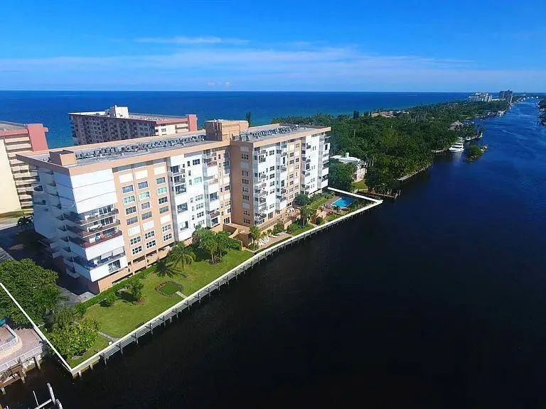 1150 Hillsboro Mile, #707