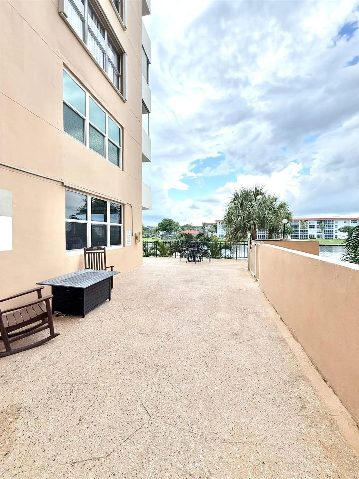 1150 Hillsboro Mile, #707