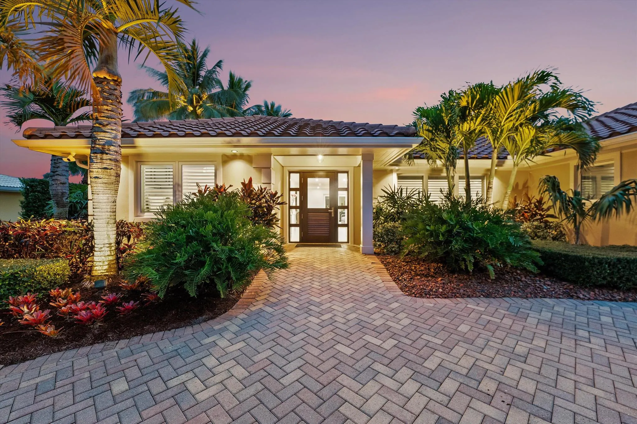 8884 SE Pelican Island Way
