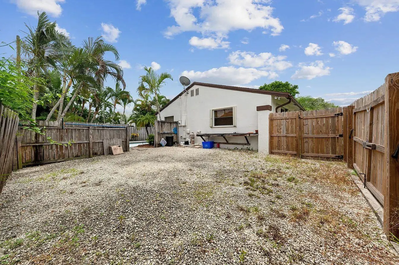 3460 SW 3rd Street
