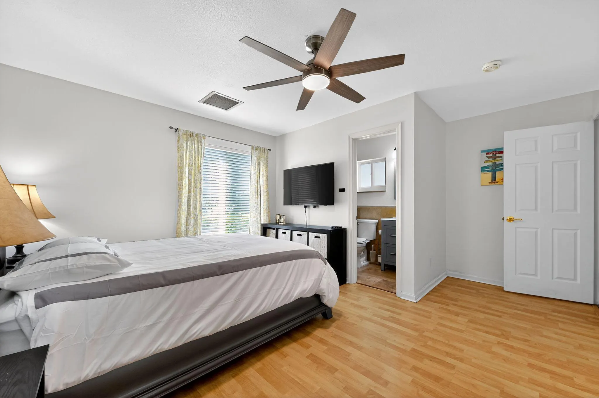 407 Highwood Circle