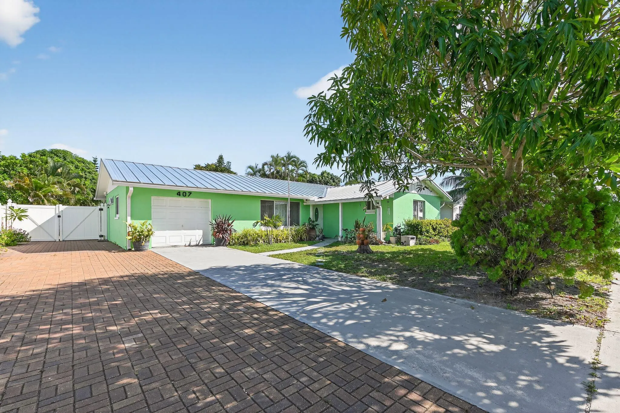 407 Highwood Circle