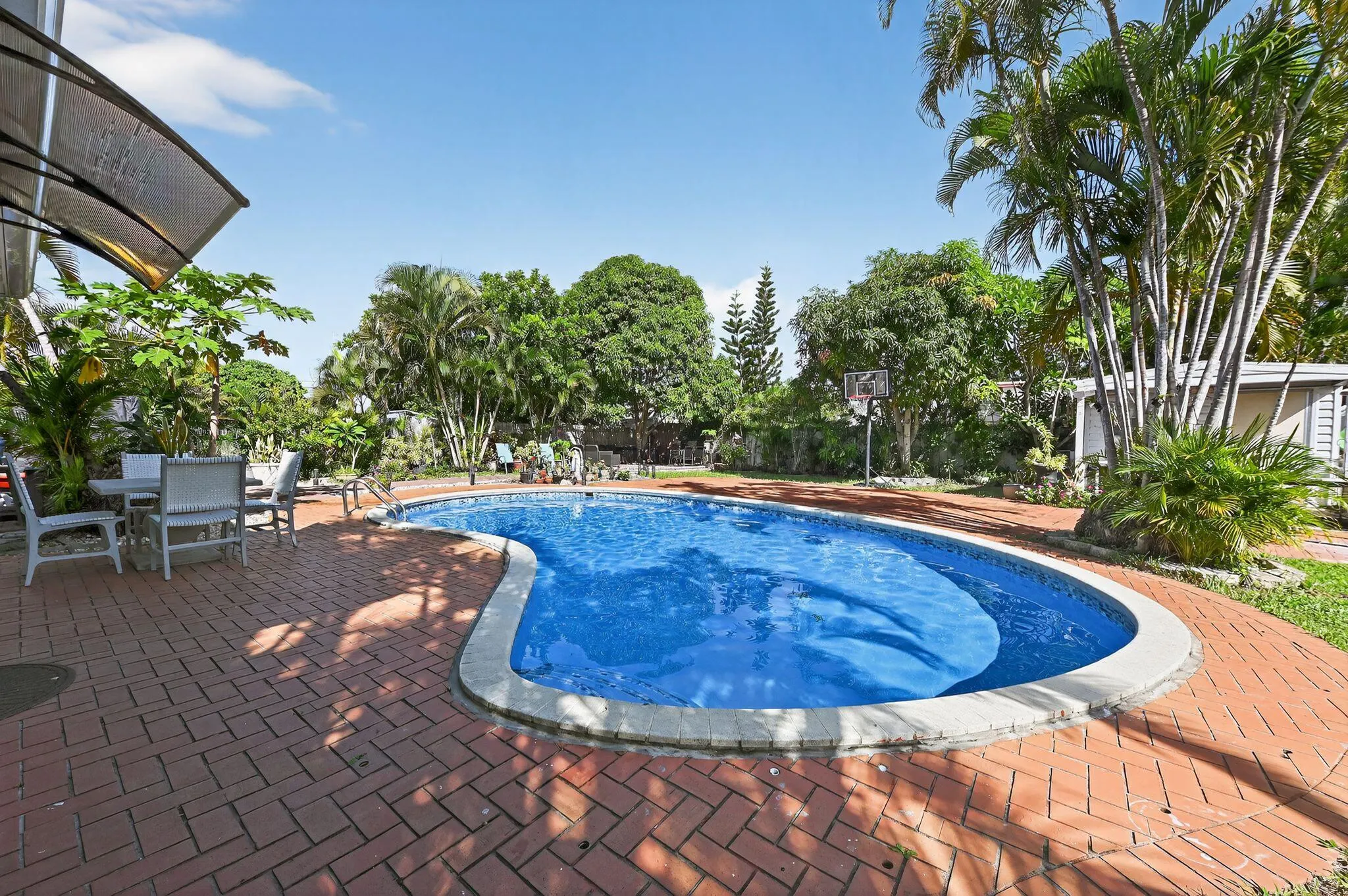407 Highwood Circle