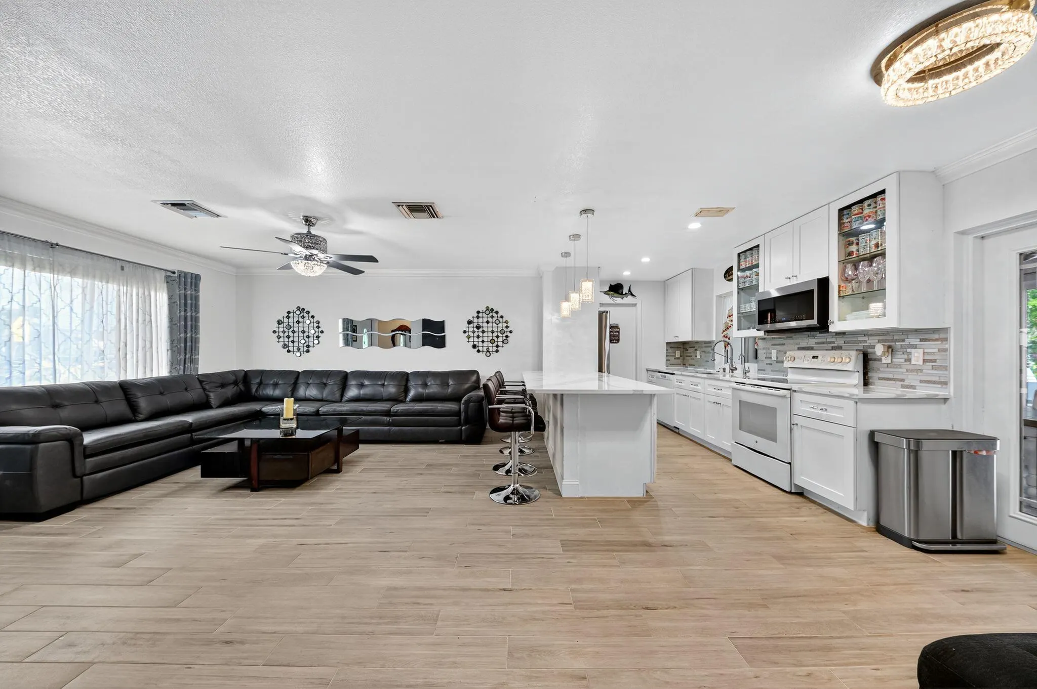 407 Highwood Circle