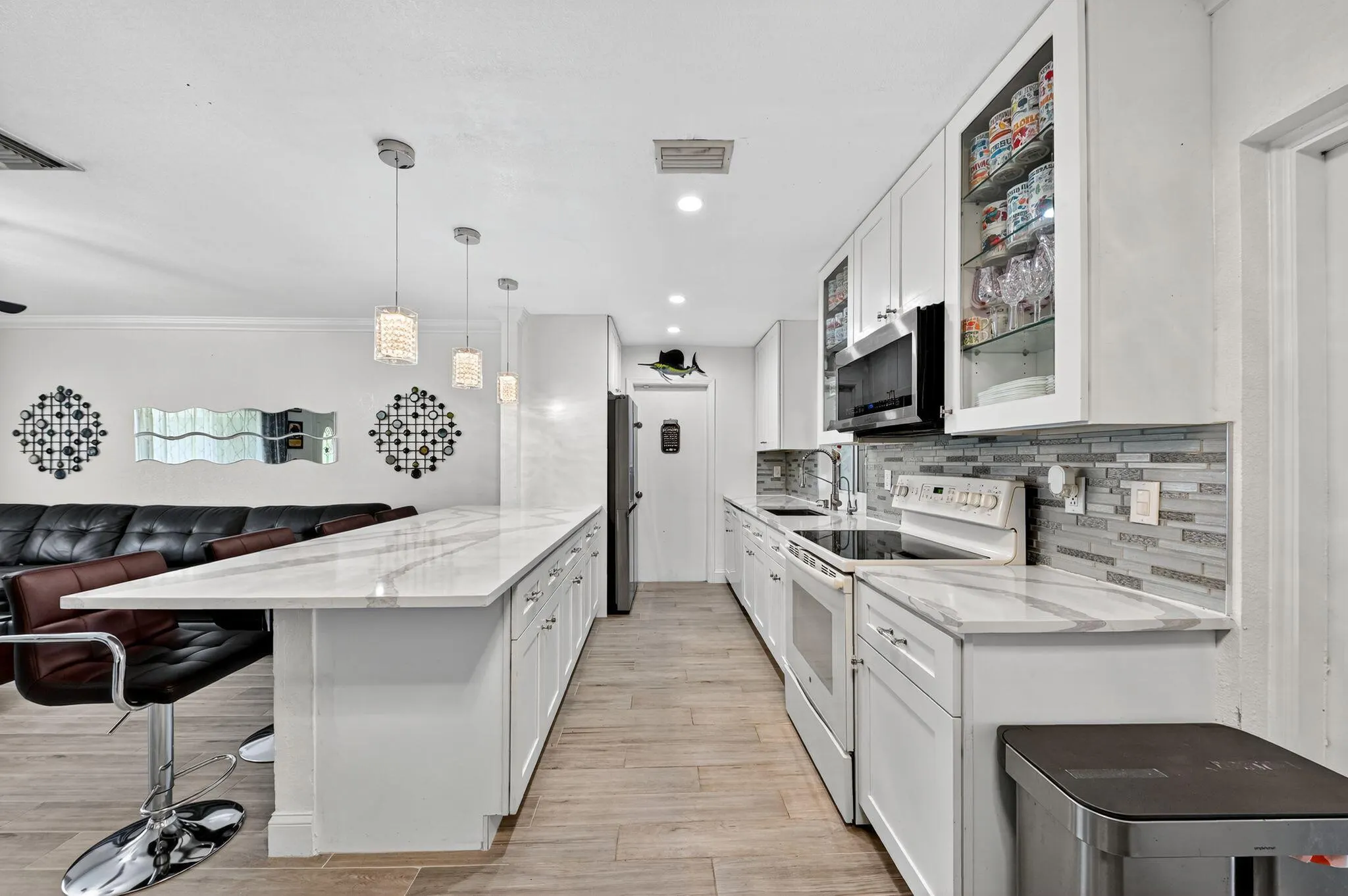 407 Highwood Circle